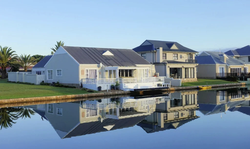 Reforma de chalets en Madrid con acabados profesionales por Diarsa