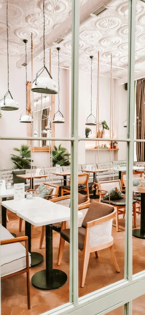 Reforma moderna de local comercial en Madrid por Diarsa